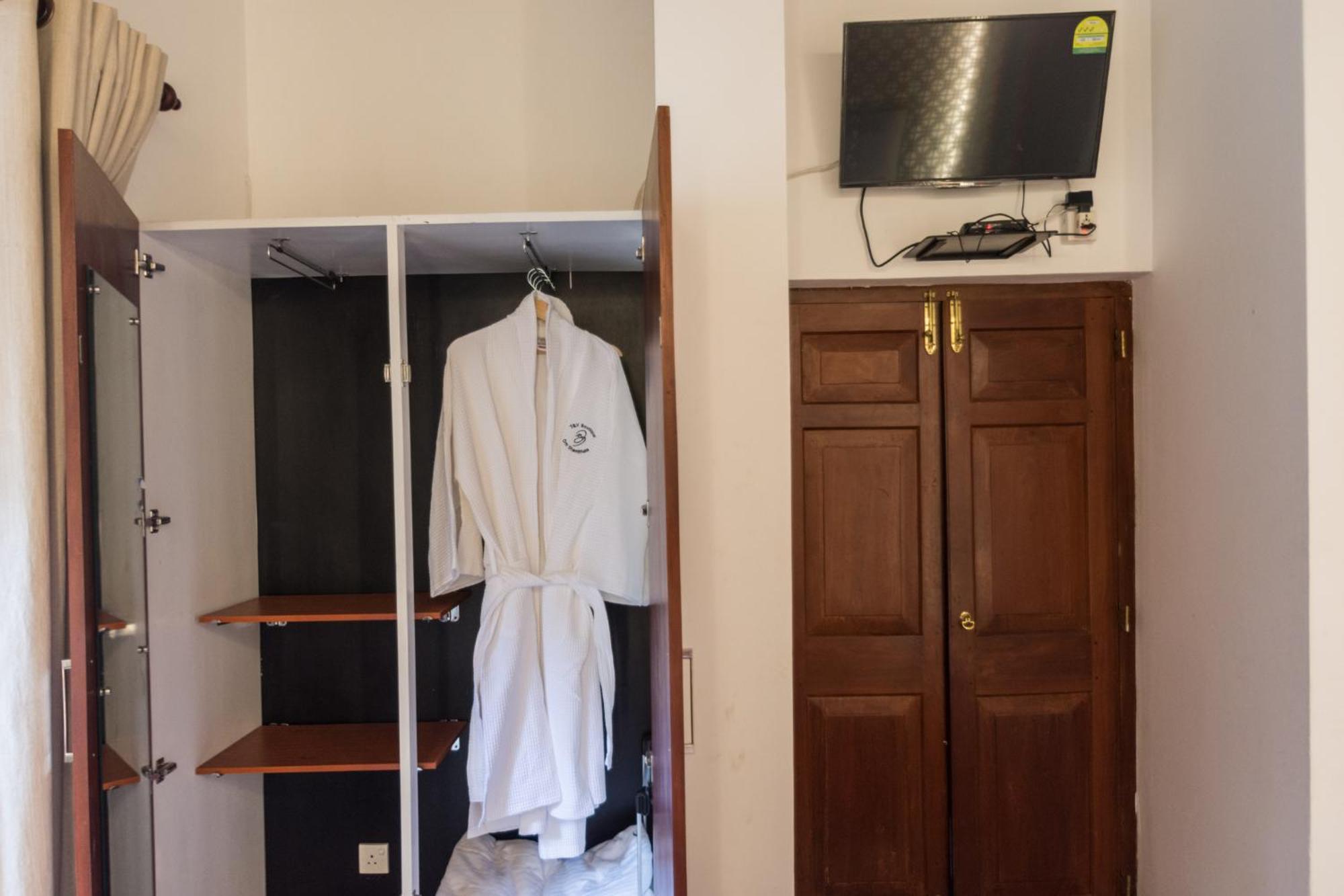 Bed and Breakfast Om Shambhala Colombo Exterior foto