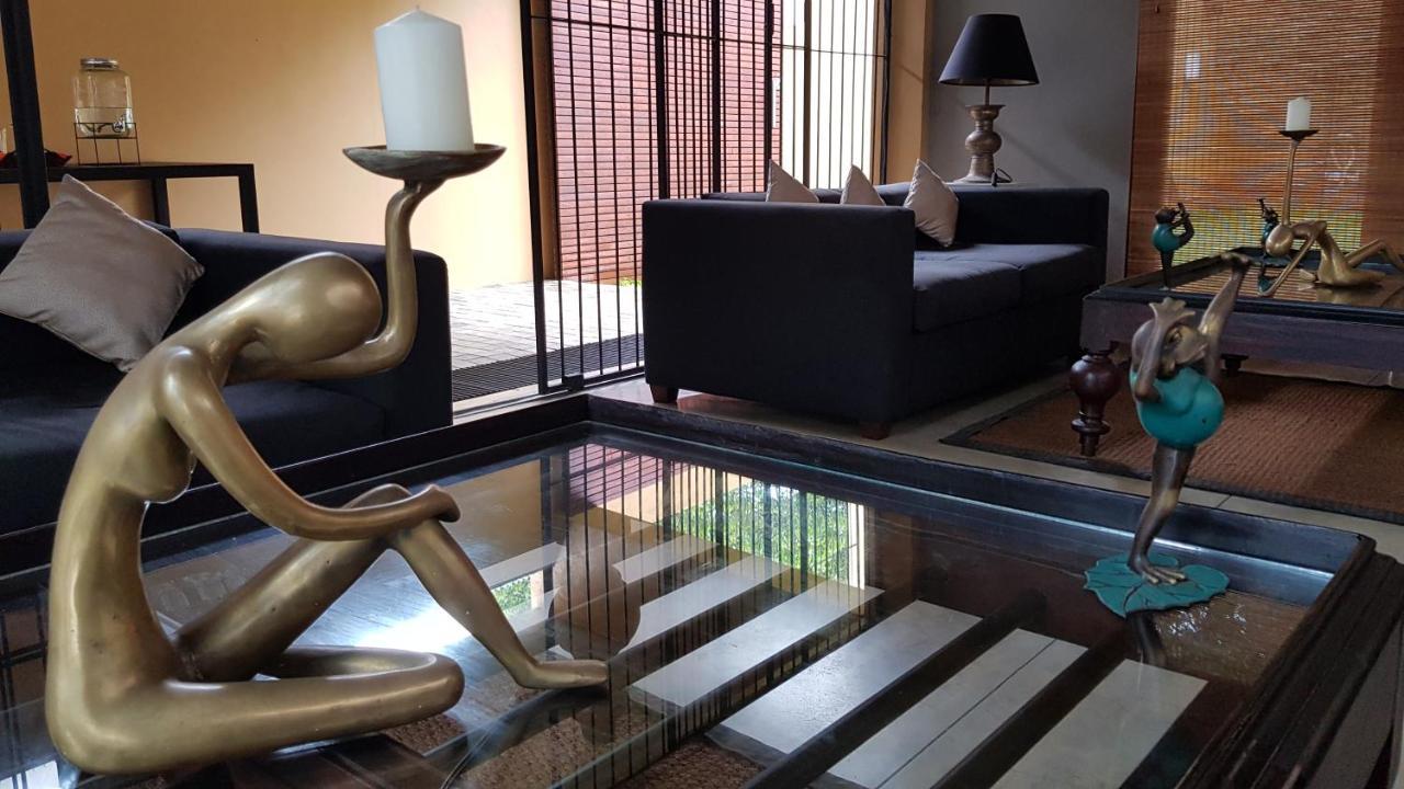 Bed and Breakfast Om Shambhala Colombo Exterior foto